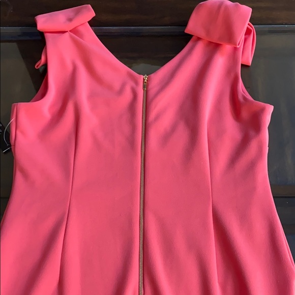 Tahari V- Neck Bow Shoulder Sheath Dress. Size 10p - Picture 9 of 14